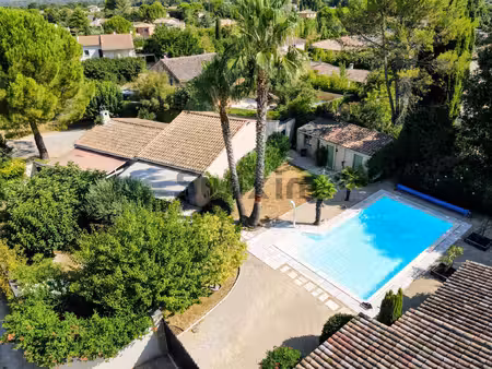 belle villa plain-pied avec piscine