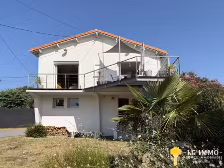 maison principale 146 m2 et sa maison d'invités 40 m2
