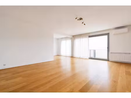 appart 157 m2  t7  climatisé  balcon  garages  proche centre