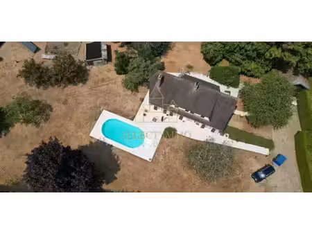 maison avec piscine et terrasse aviron (27)