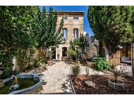 élégante maison bourgeoise du xviiᵉ entièrement rénovée avec bassin
