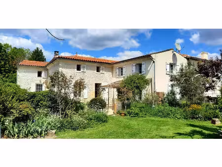 vente maison 9 pièces  220.50m²  pons