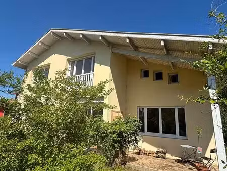 villa d'architecte de jean prunetti avec terrasses   jardin et carport