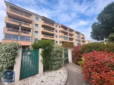 appartement à louer 2 pièces 43.9 m² - fréjus (83) - 770€