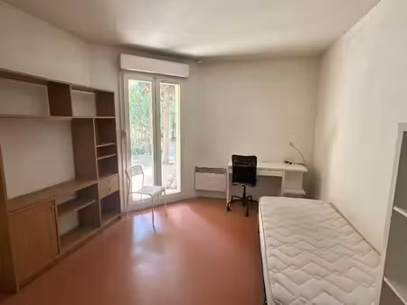 appartement à louer 1 pièce 17.2 m² - nîmes (30) - 377€