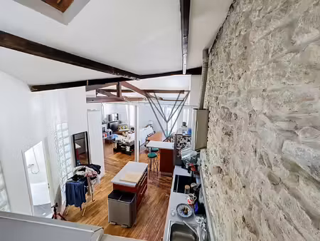 dernier étage  le charme de l'ancien pour ce bel appartement