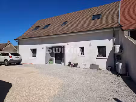 maison familiale rénovée de 205 m² avec piscine sur 2 580 m² de terrain