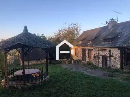 beaucoup de charme pour cette maison en pierre + longère !