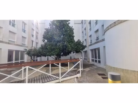 vente commerce 73 m² la rochelle (17000)