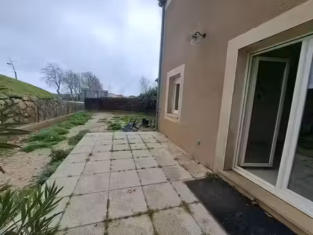 location villa 4 pièces 96 m² à nébian (34800)  1 350 €