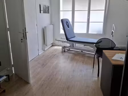location locaux professionnels 4 pièces 60 m² à lisieux (14100)  790 €