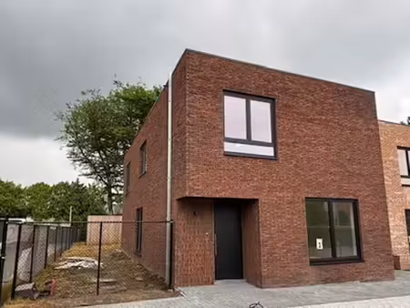 huis te koop in hoogstraten met 4 slaapkamers