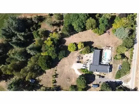 à vendre propriété avec piscine  box pour deux chevaux et 1 6 hectare brécy (18220)
