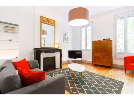 beau t4 lumineux et traversant grand rond