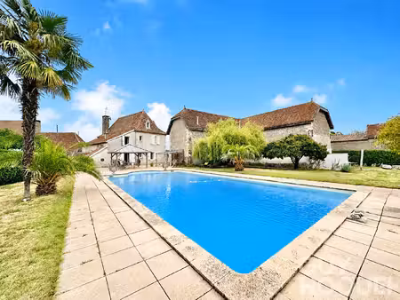 maison béarnaise proche d'orthez avec dépendance et piscine