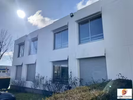location bureaux 74 m²