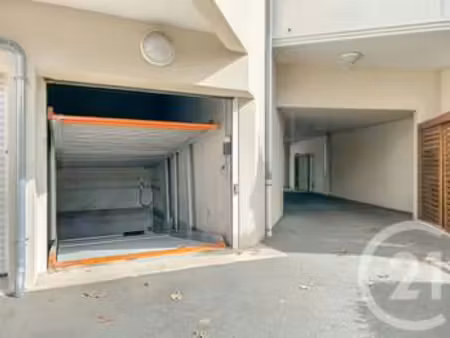 vente garage et parking aux sables-d'olonne (85100) : à vendre / 14m² les sables-d'olonne
