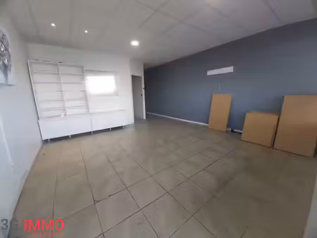 location locaux professionnels 125 m² à baie mahault (97122)  2 070 €