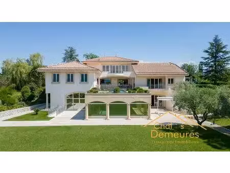 propriété avec vue panoramique sur le lac