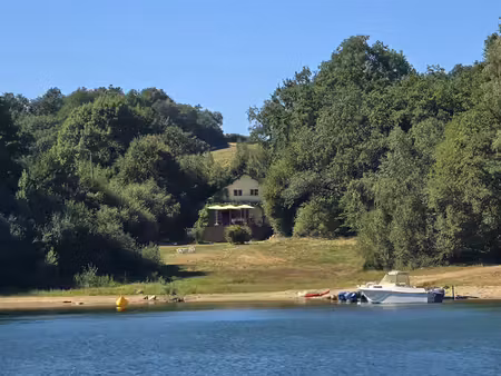 maison t9 en bord du lac de pareloup - arvieu