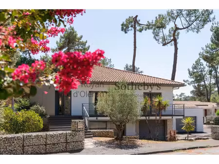 maison de luxe à vendre dans le quartier sud ouest suzac