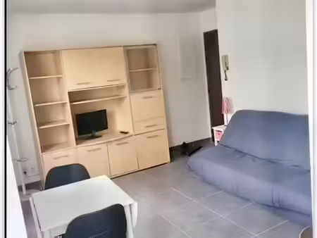 location meublée appartement 1 pièce 20 m² à melun (77000)  590 €