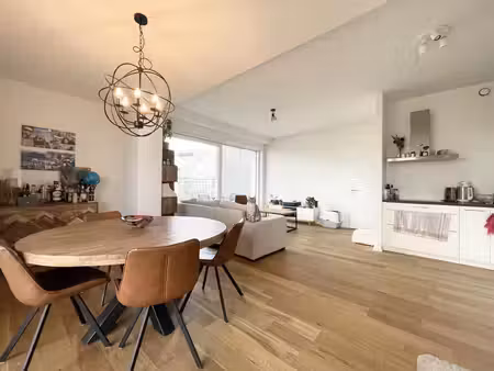 appartement à louer avec terrasse et 2 chambres   evere (vbe54204)