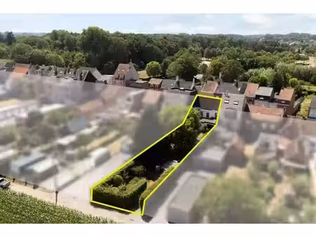 spacieuse maison de commerce avec espace de pratique  salle