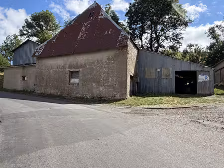 montgreleix maison avec grange  écurie et dépendances sur