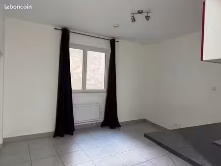 studio non meuble a louer a l' annee agde
