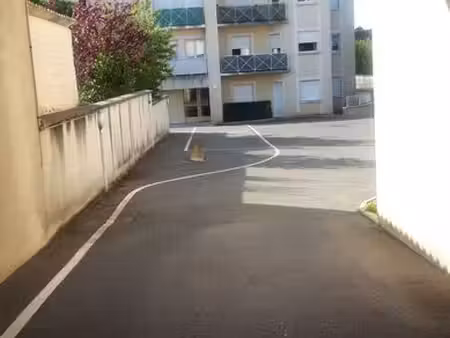 grand studio de 29m2   proche de la gare de melun