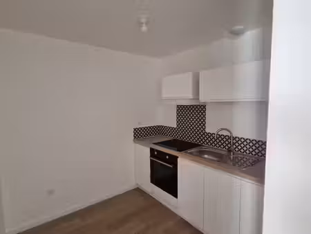 appartement t2 refait à neuf a louer dans ancienne maison de caractère typique de brive