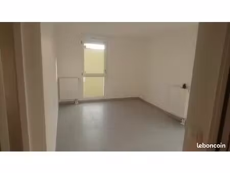 appartement de 2 pièces de 40m2 avec balcon et place de parking