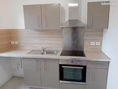 f4 au rdc avec cuisine équipée et fibre optique