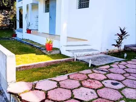 studio bas de villa avec jardin – dugazon (proche chu / baimbridge)
