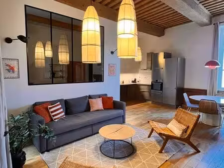 appartement de charme meublé au cœur du vieux lyon… dans un environnement exceptionnelleme