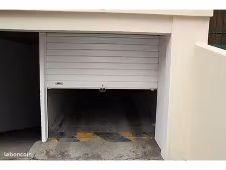 place de parking (idéal moto) dans garage rue belfort