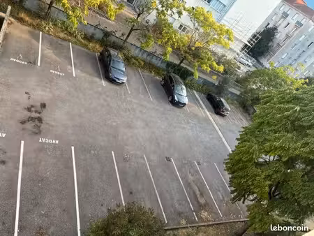 parking extérieur sécurisé