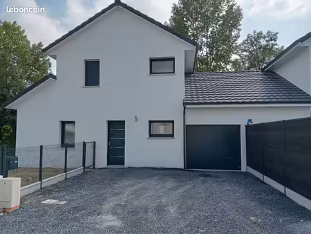 maison contemporaine récente bas de serres-castet