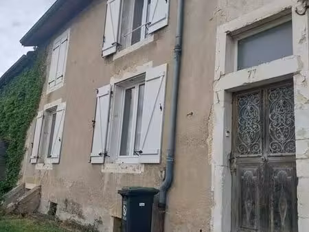 maison mitoyenne au centre du village
