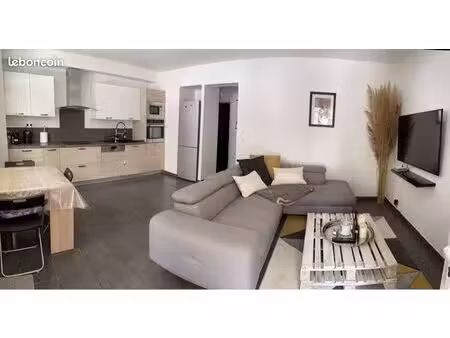 location t2 avec jardin à 200m de la plage