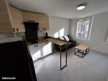 studio meublé et équipé