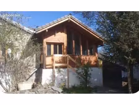 apparemment rénové dans maison en pierre