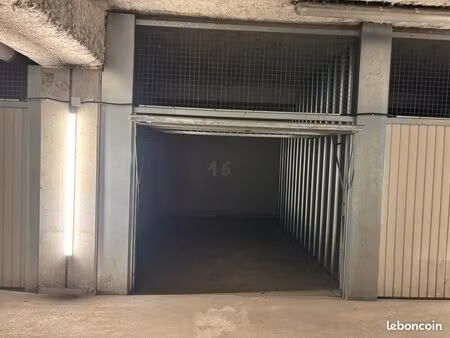 parking/box fermé