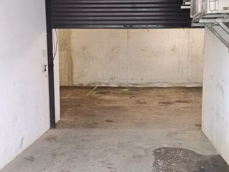grand garage ou dépôt 60 m2 à louer pro he sortie autoroute