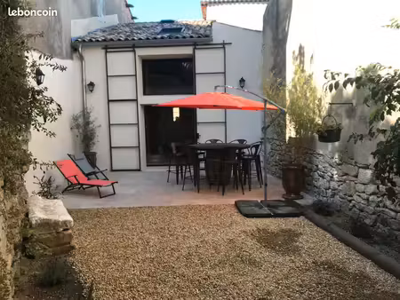 magnifique maison de village de charme meublée avec cour extérieure à cereste en luberon