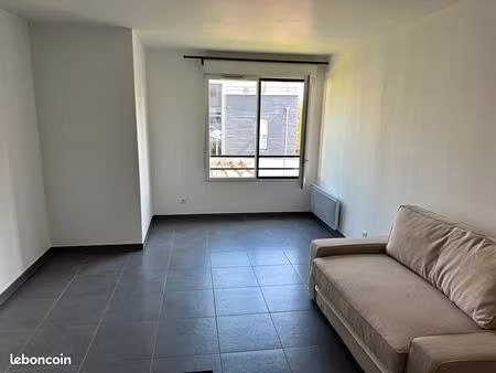 t2 meublé de 43 m² avec box en sous-sol à ferrières-en-brie – disponible le 6 septembre