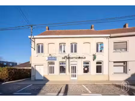 commerce avec habitation et grand parking