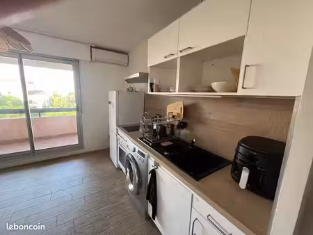 t2 lumineux sanary avec terrasse