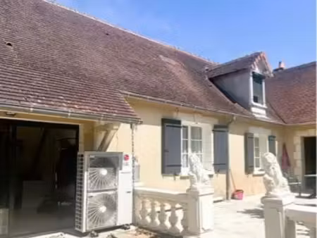 propriété de charme avec vue exceptionnelle piscine et 5600m2 fort potentiel de projet